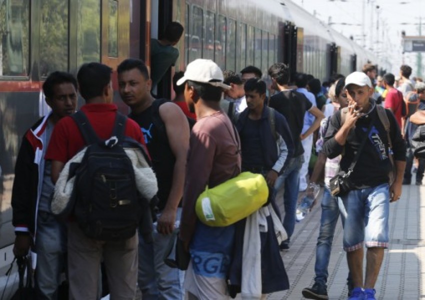 Словения: Мигрантите да бъдат спирани между Македония и Гърция