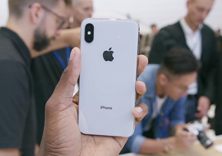 Пореден бъг в „революционния“ iPhone X