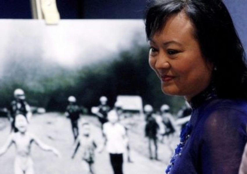„Фейсбук“ цензурира снимка икона на жертва от Виетнамската война