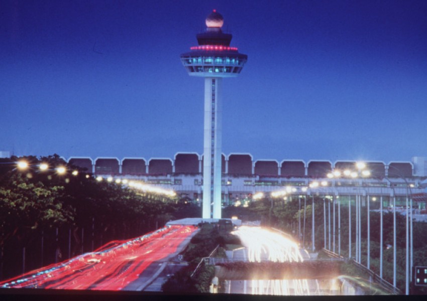 Мъж живя три седмици на летище, полицията го арестува