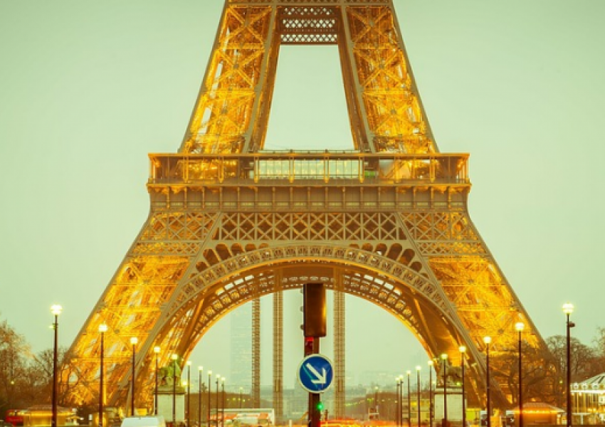 Айфеловата кула е затворена заради стачка  