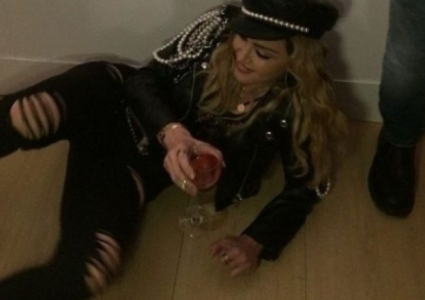 Мадона отиде пияна на изложба (СНИМКИ)