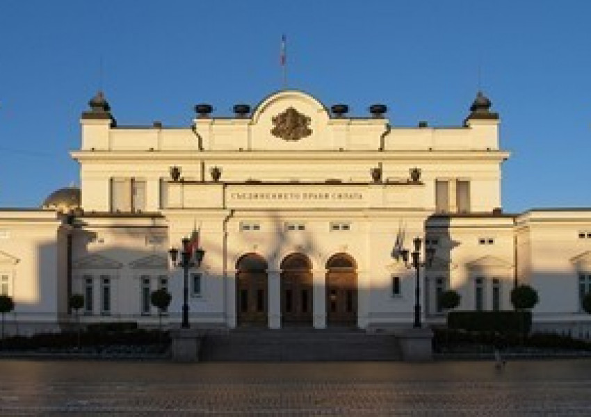 Реформаторите и ГЕРБ преговарят за ново правителство, Борисов не присъства