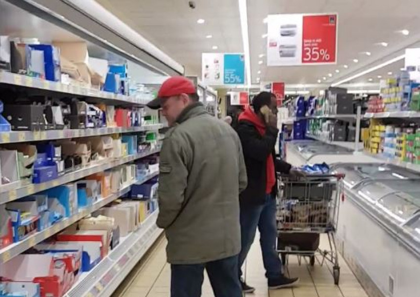 Шокиращ случай на расизъм в британски супермаркет (ВИДЕО)