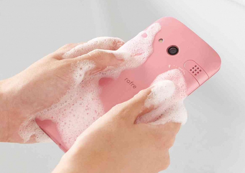 Създадоха смартфон, който може да се мие (СНИМКА)