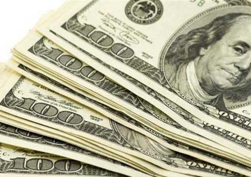 Доларът се срина след оставката в кабинета на Тръмп