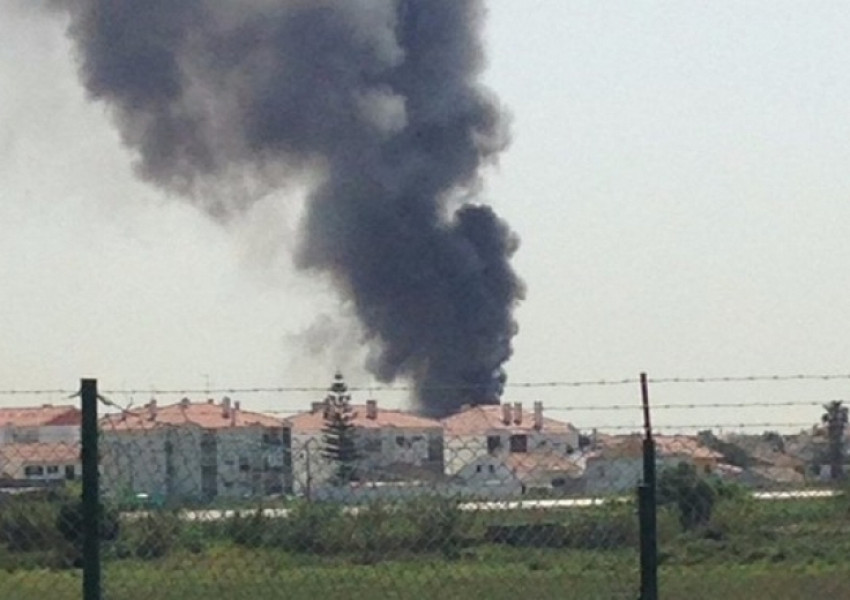 Туристически самолет се разби в Португалия, има загинали