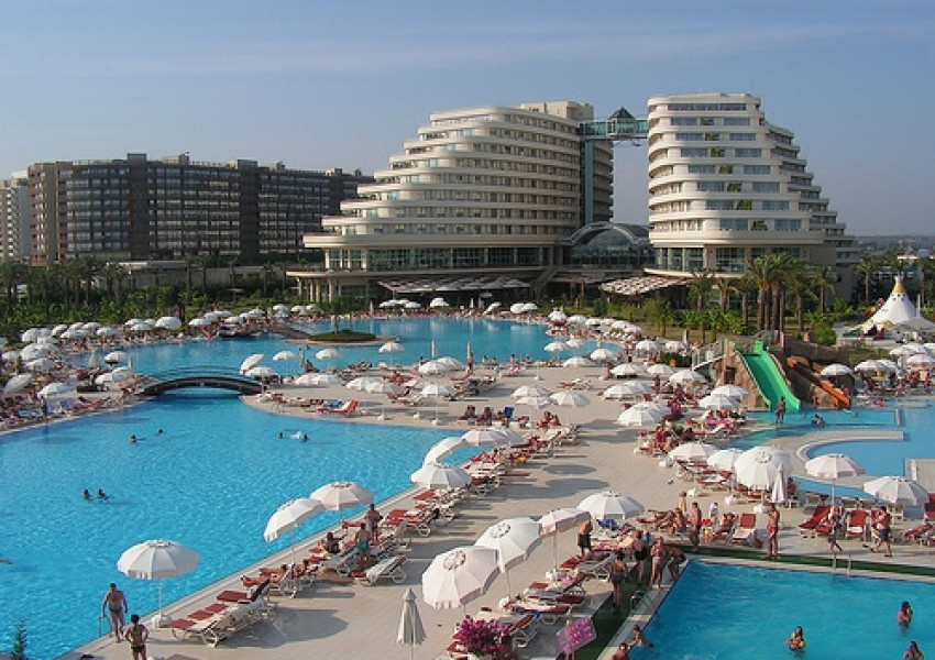 Край на ол инклузива в Анталия? Забраниха алкохола!