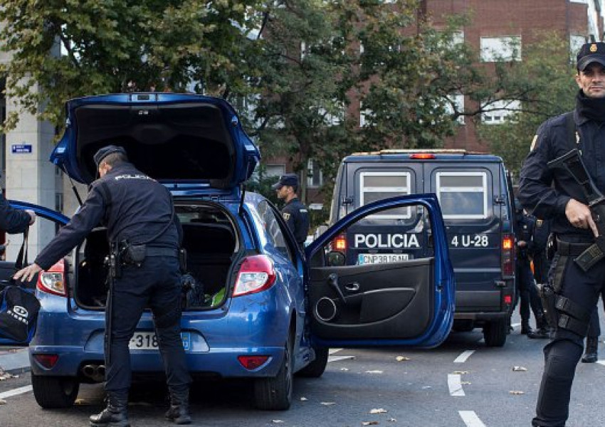 Задържаха шестима българи в Испания