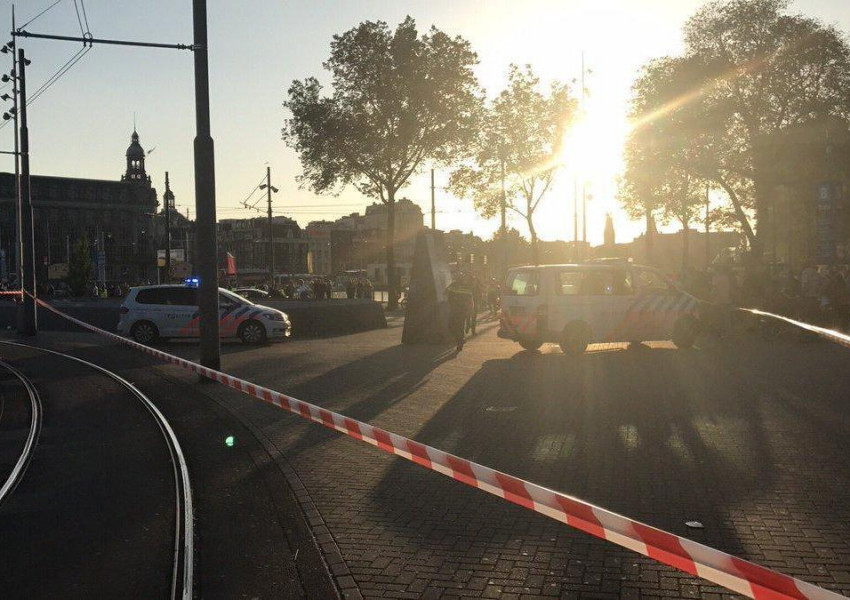 Кола се вряза в тълпа в Амстердам