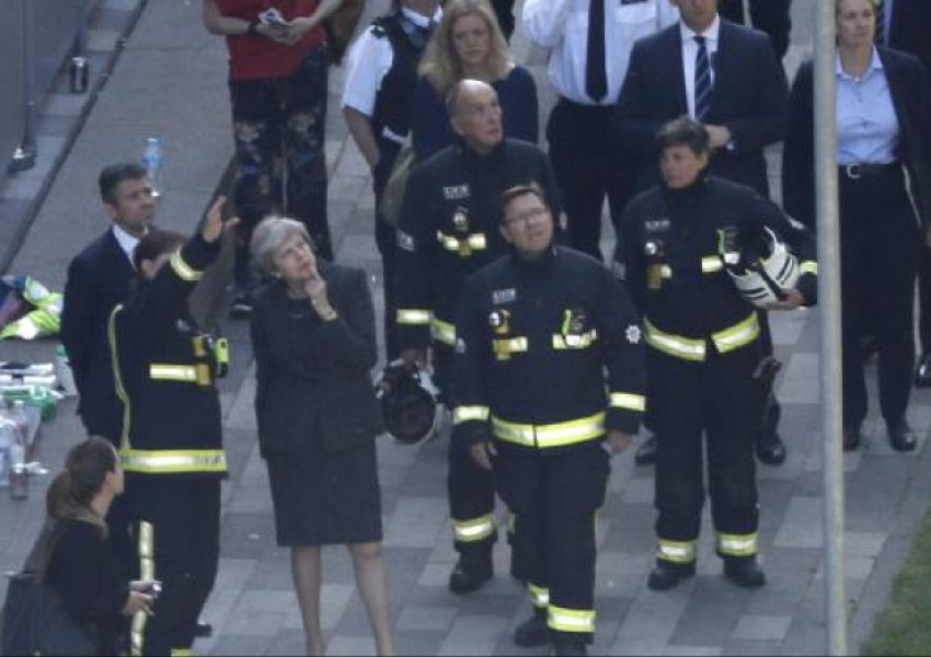 Защо Тереза Мей не се срещна с оцелелите от пожара в Лондон?