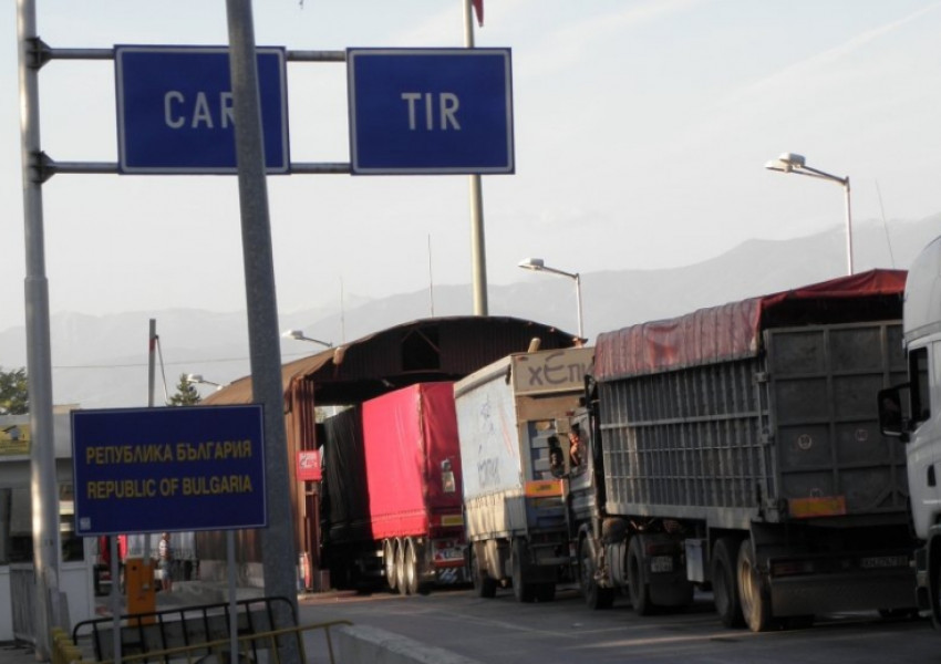 Гърция затегна контрола по границата си с България