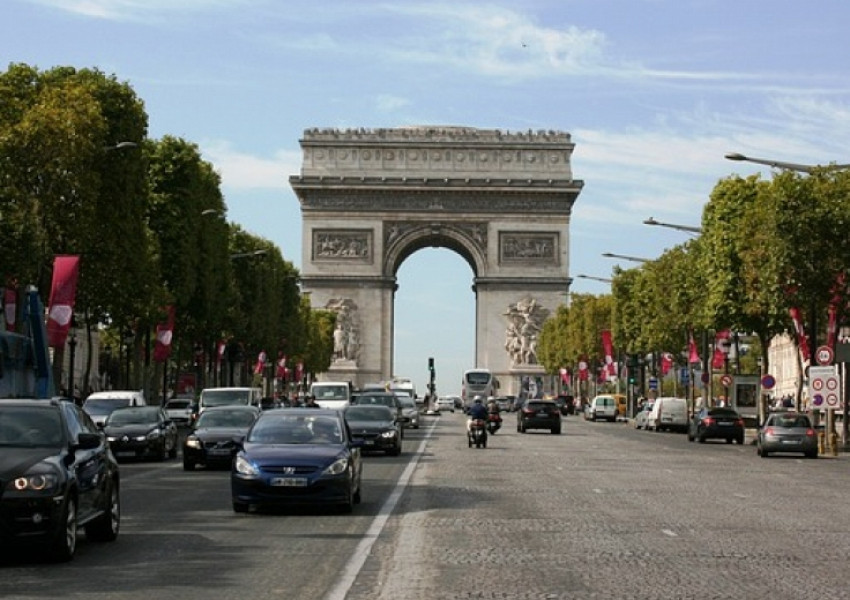 Евакуираха ""Шанз-Елизе"!