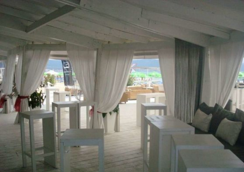 Германски турист преби персонала на бар в Несебър