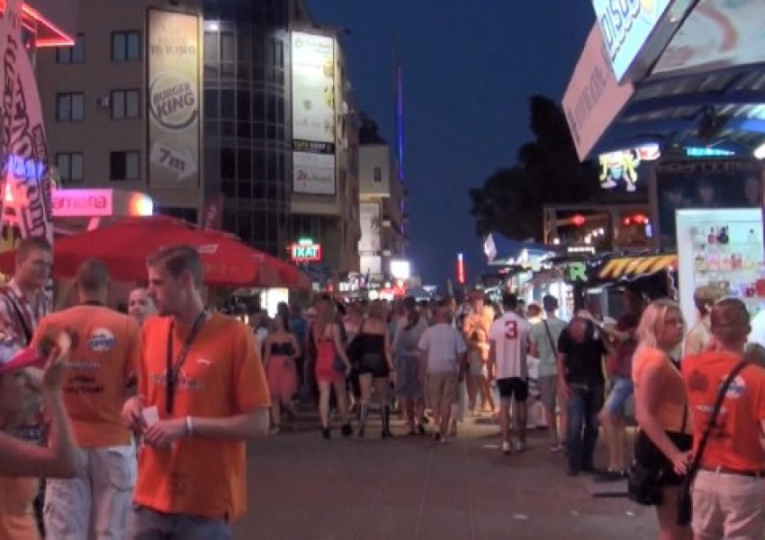 Задържаха английски турист, блудствал с деца в Слънчев бряг 