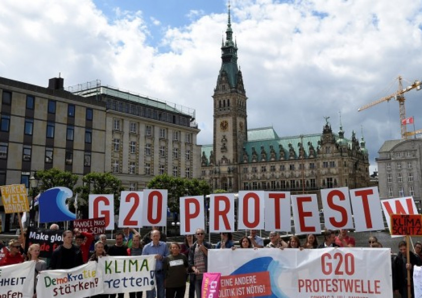 Десетки ранени при масови протести в Хамбург