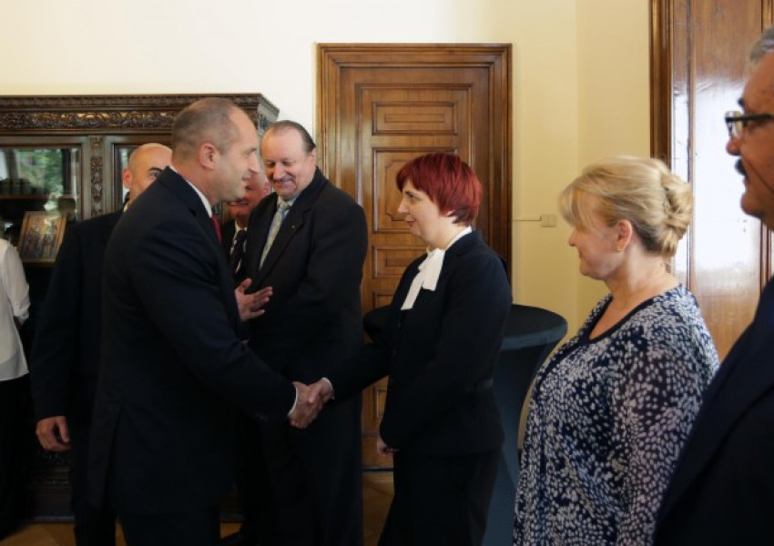 Президентът укрепва връзките със сънародниците ни в чужбина