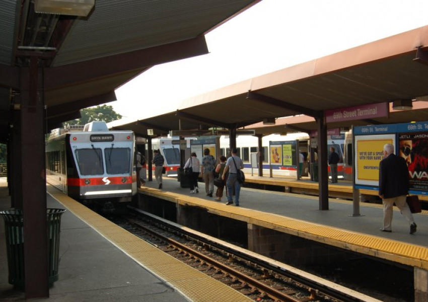 33 ранени при катастрофа на два влака