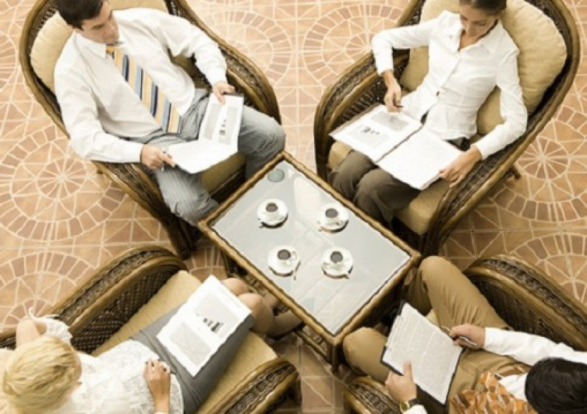 Жените в ЕС – по-добре образовани от мъжете, но с по-ниски заплати  