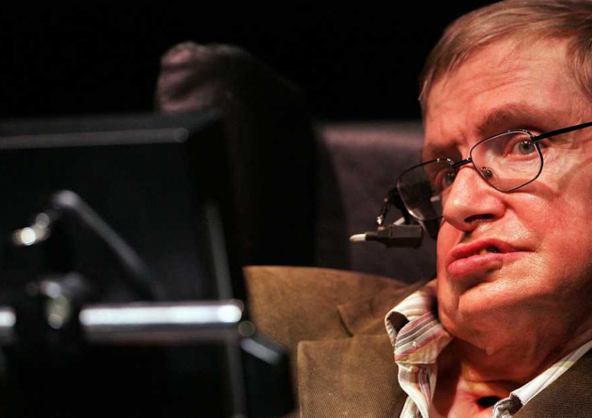Кеймбридж пусна доктората на Стивън Хокинг и се срина 