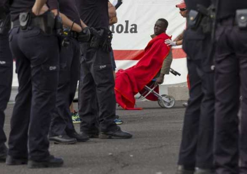 Роми пребили емигрант в Испания, в страната цари хаос