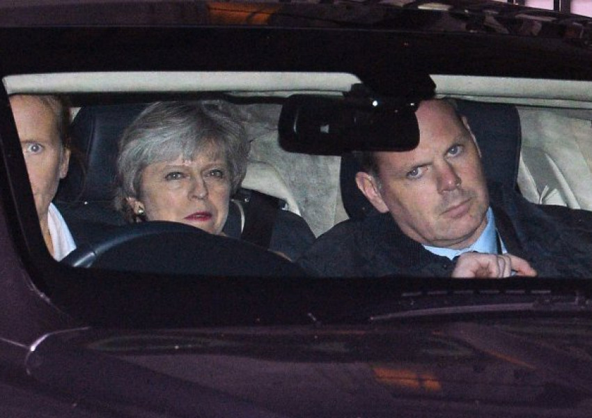 Ще се разпадне ли правителството на Тереза Мей?