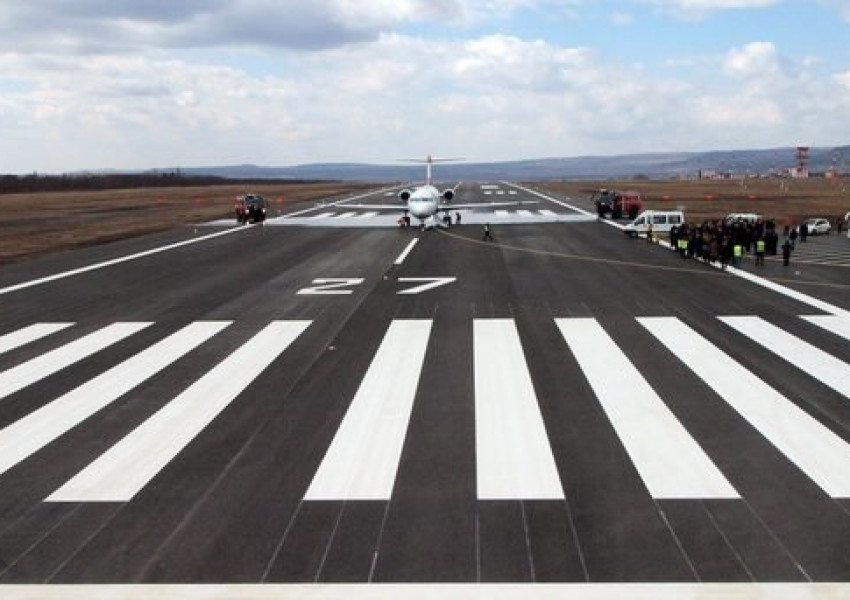 Самолет кацна извънредно в Белфаст