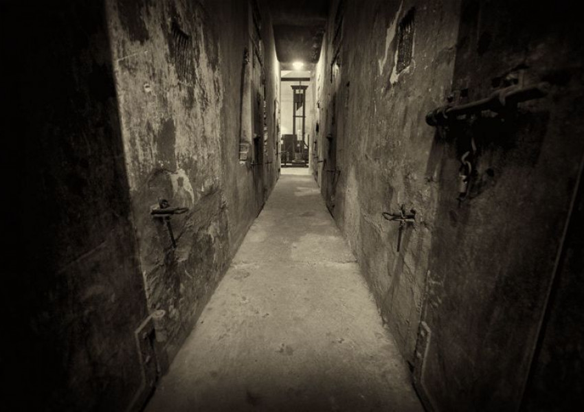 Българи са измъчвани и държани болни и гладни в затвор във Виетнам