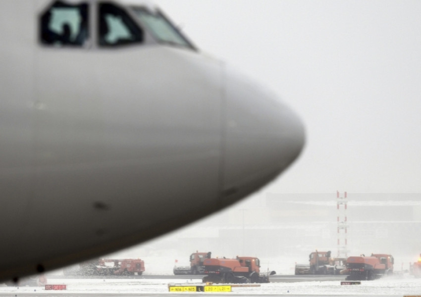 Затвориха летището в Брюксел заради обилен снеговалеж