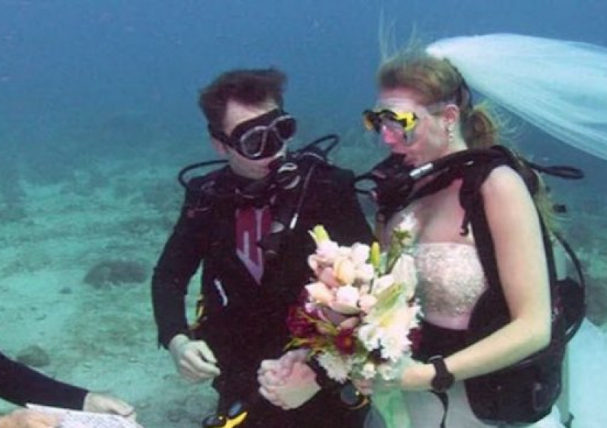 Британец и американка се ожениха под водата  