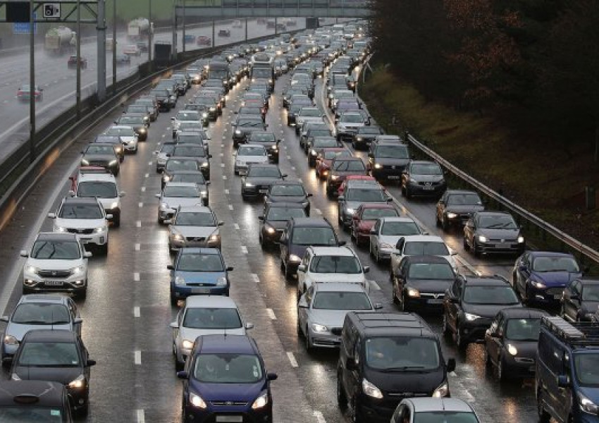 Рекорден трафик на M1 заради верижна катастрофа