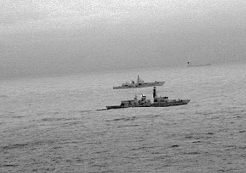 Руски боен кораб изненадващо до британския бряг за Коледа