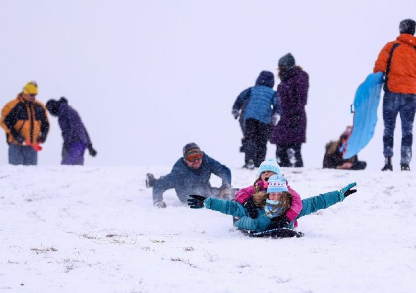 Все пак, падна сняг за Коледа!