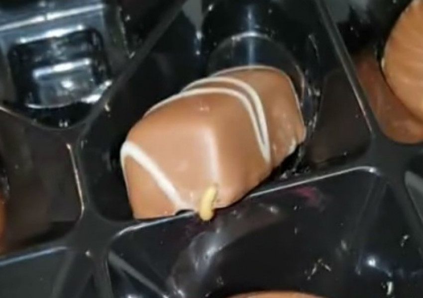 "Морисънс" се извиниха на клиенти с бонбони...с червеи (ВИДЕО)