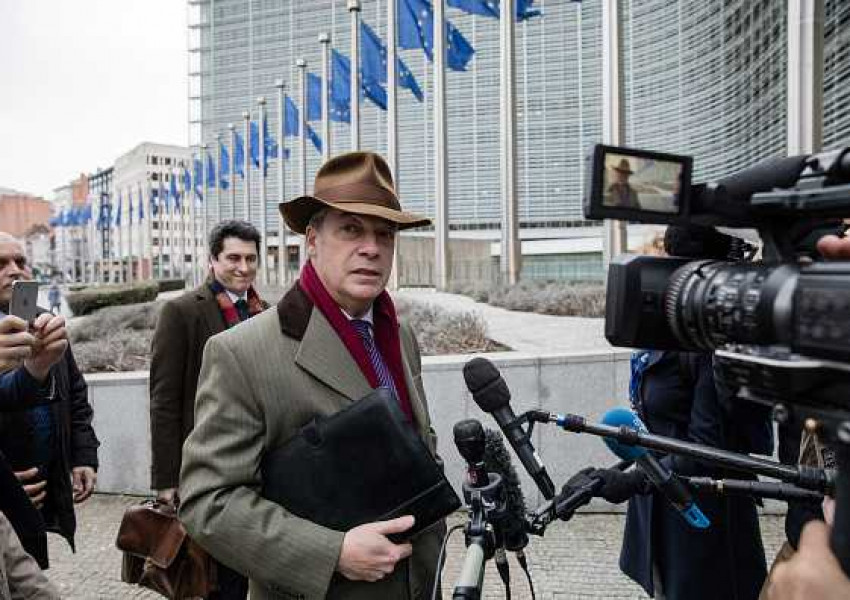 EП намали заплатата на Найджъл Фараж