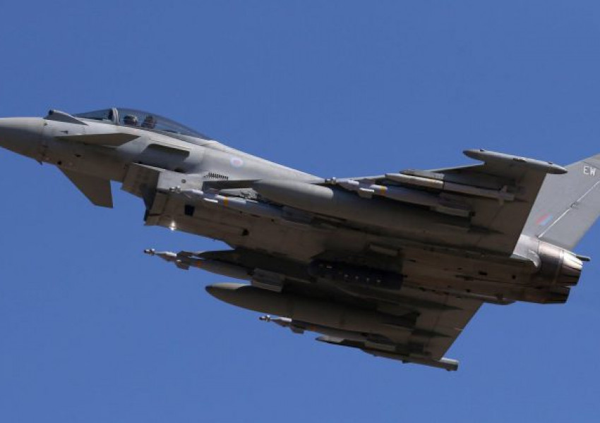 Великобритания вдигна по спешност два изтребителя "Тайфун"