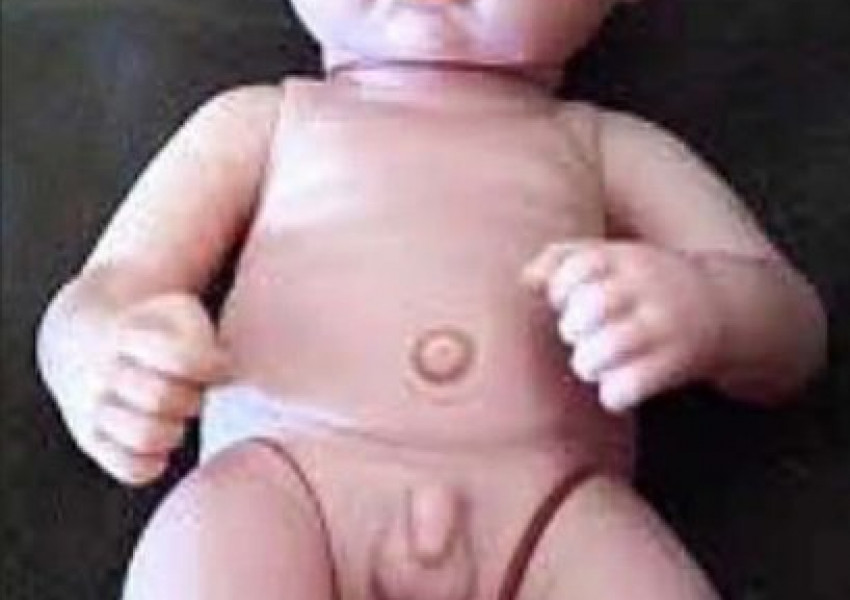 Тази кукла с мъжки полови органи вбеси британска майка (СНИМКА 18+)