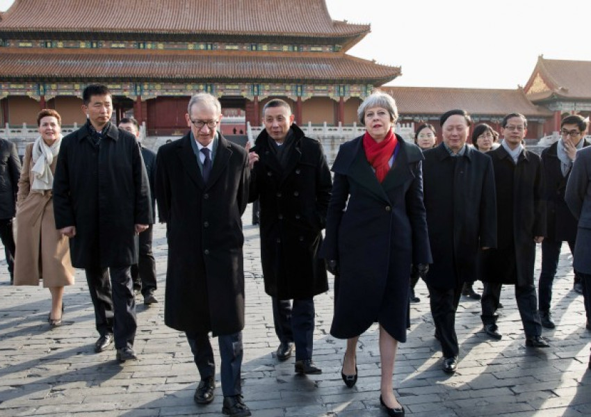 Тереза Мей - против правата на граждани на ЕС по време на преходния период