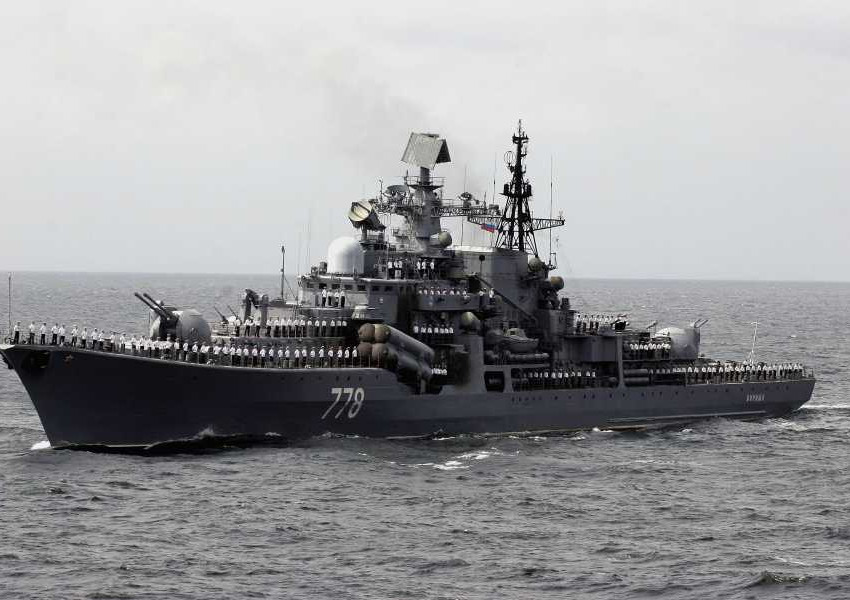 Руски и британски кораб на косъм от катастрофа в Черно море