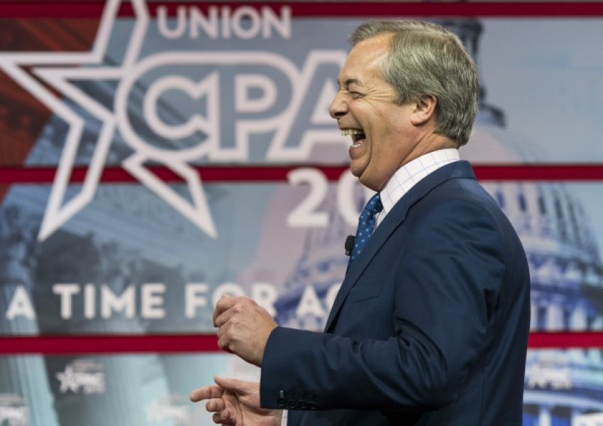 Фараж: "Единствената ми връзка с Русия е да пия водка”