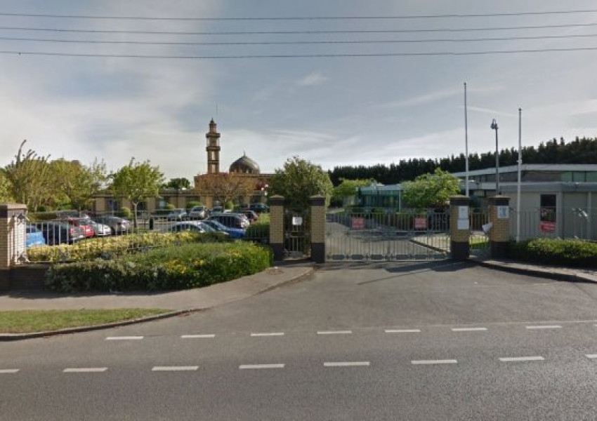 Джамия отвори вратите си за бездомни хора заради лошото време на Острова