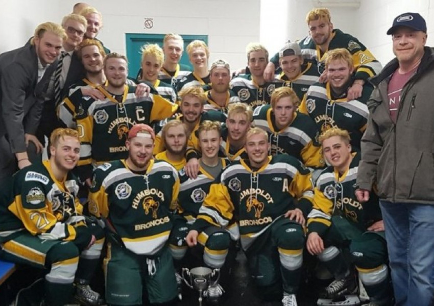 Цял отбор по хокей убит в автомобилна катастрофа