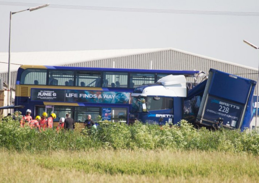 16 ранени при ужасна катастрофа на главен път