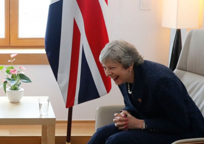 Премиерът Тереза Мей силно критикувана от евролидерите