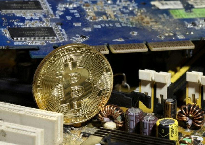 Британците инвестират в биткойни, не могат да си позволят имот