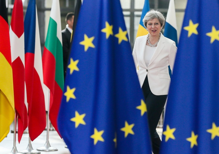 "Брекзит" блокиран за лятото