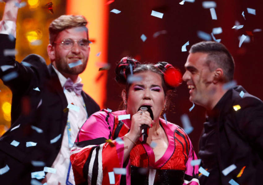 Победителката от "Евровизия" окрала песента си