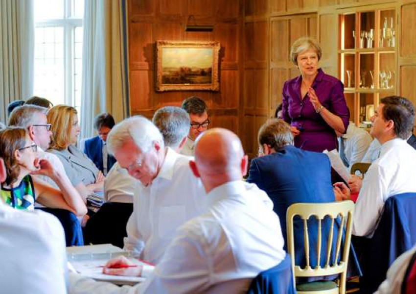 Тереза Мей отрече за преференции за европейските граждани