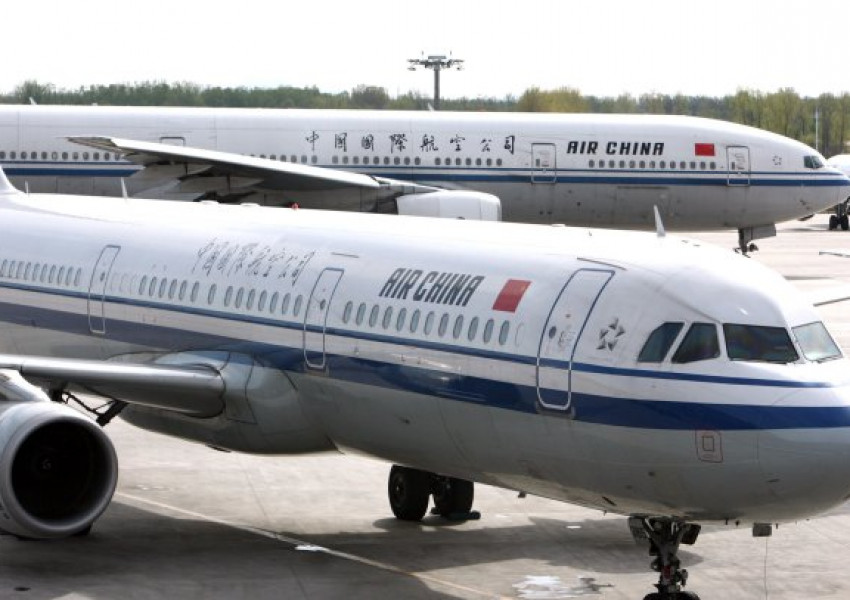 Приземиха самолет извънредно заради пушещ пилот