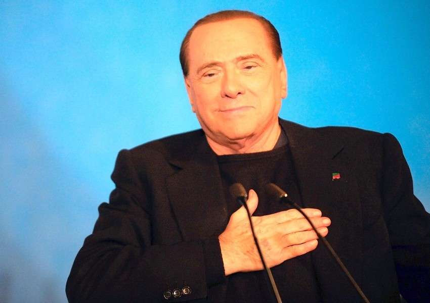 Берлускони пръснал 1 млрд. по Милан 
